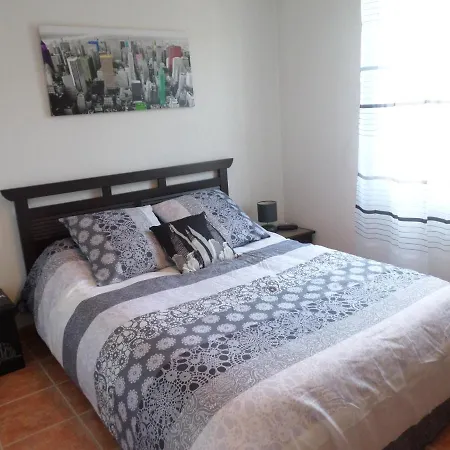 Les Romarins Climatise Apartment *